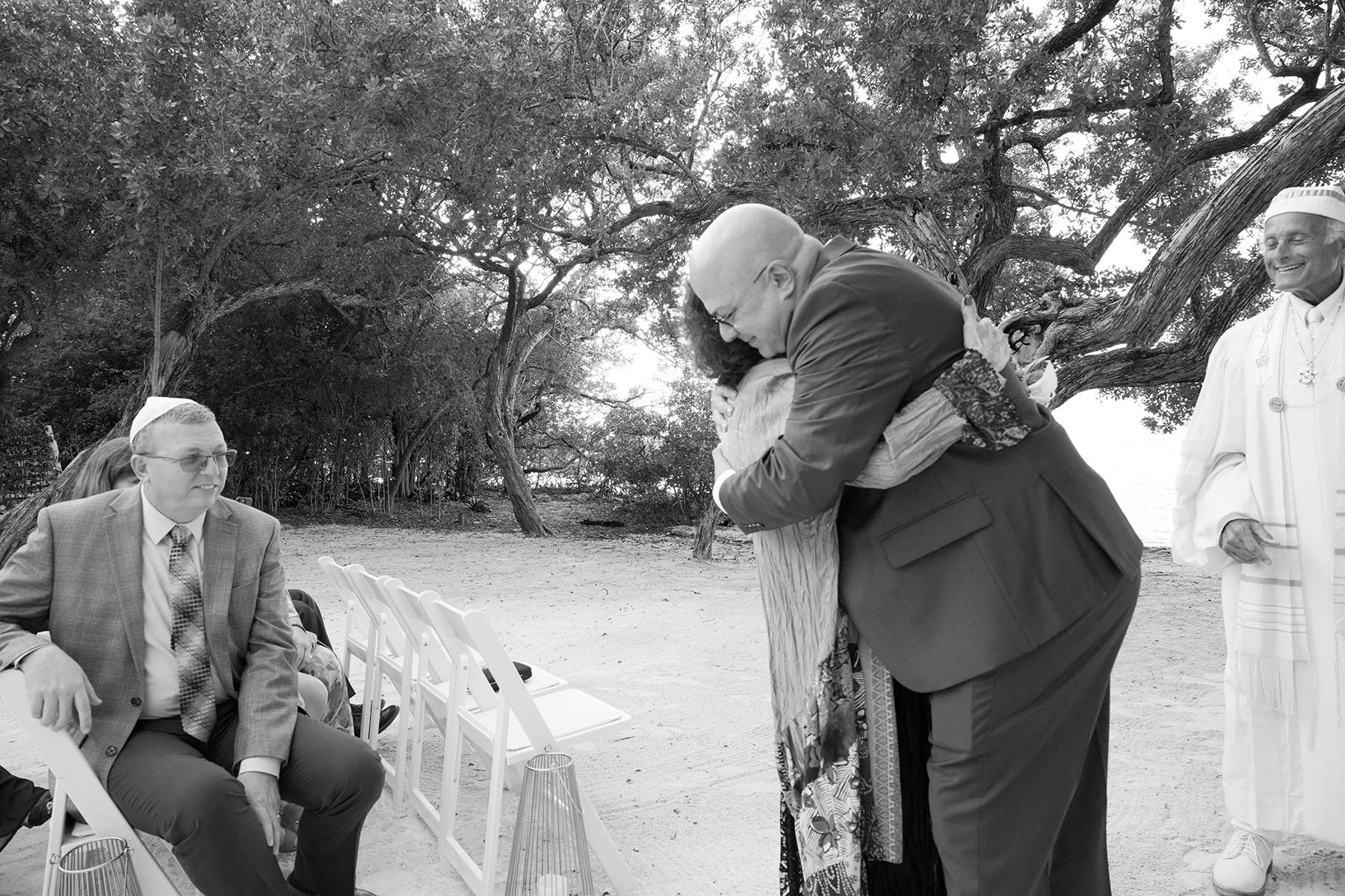 Groom-Hugging-his-mother-at-Jewish-wedding-at-beach